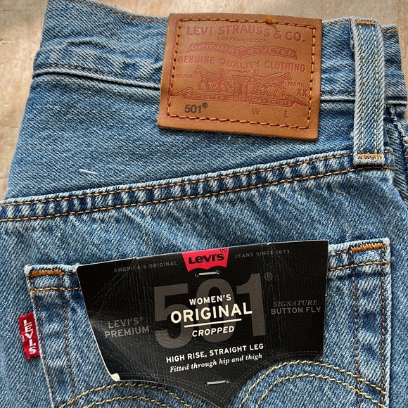 Levi’s Original Cropped Distressed 501 Jeans/26 - Picture 3 of 10